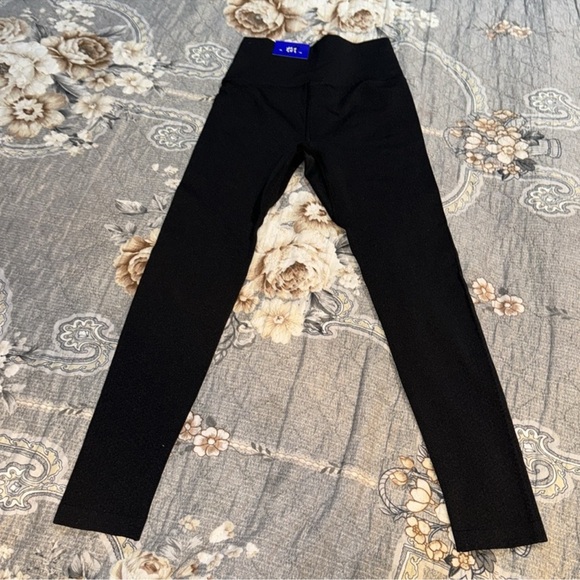 BLACK LEGGINGS - Picture 3 of 4